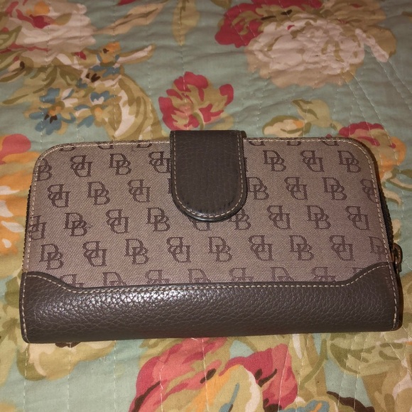 Dooney and Bourke wallet
